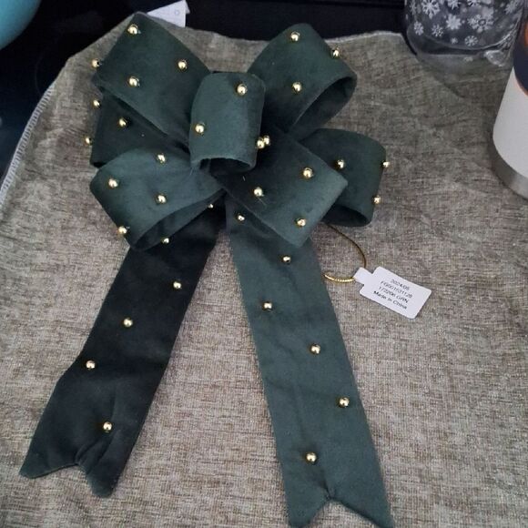 Grandin Road Red Bow with Gold Trim and Green Bow with Gold detail NWT - Picture 3 of 9